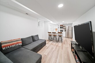 1424 N Hoyne Ave in Chicago, IL - Building Photo - Building Photo
