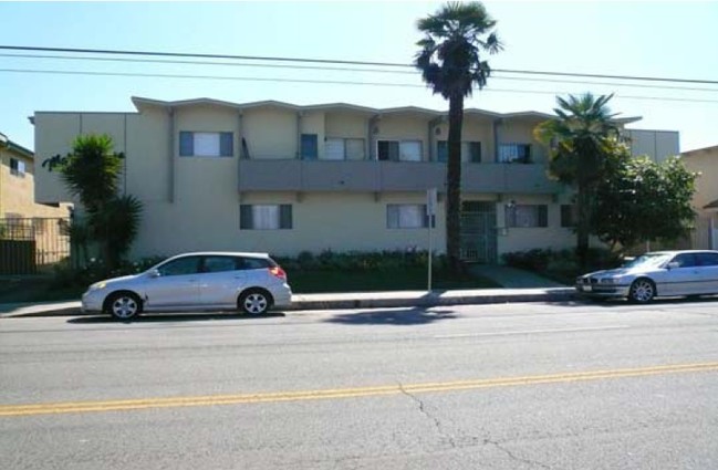 Marina Vista Apartments in Los Angeles, CA - Building Photo - Building Photo