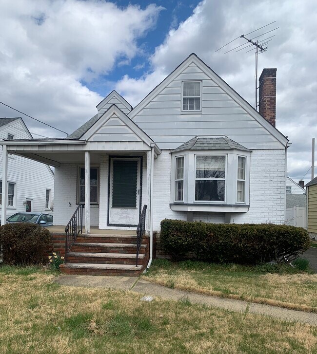 806 Lindegar St Rentals in Linden, NJ