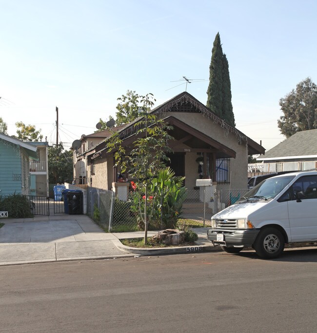 5908 Fayette St in Los Angeles, CA - Foto de edificio - Building Photo