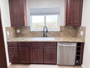 77215 Minnesota Ave in Palm Desert, CA - Foto de edificio - Building Photo