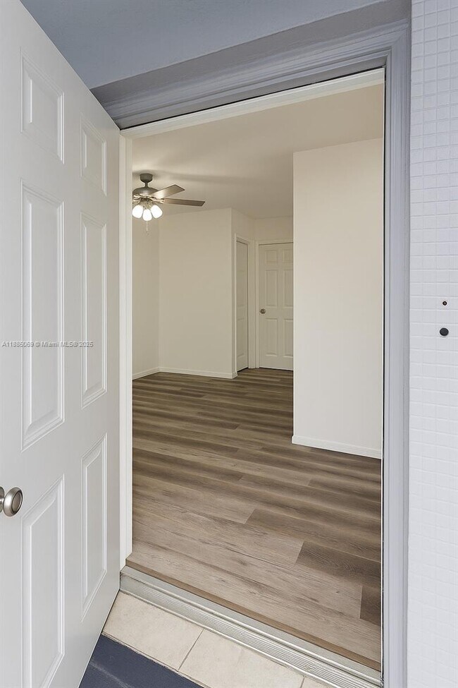 417 NW 2nd Ave in Hallandale Beach, FL - Foto de edificio - Building Photo