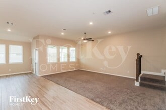 4615 Red Yucca Dr in Baytown, TX - Foto de edificio - Building Photo