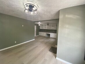 13068 TX-146 in Liberty, TX - Building Photo - Building Photo