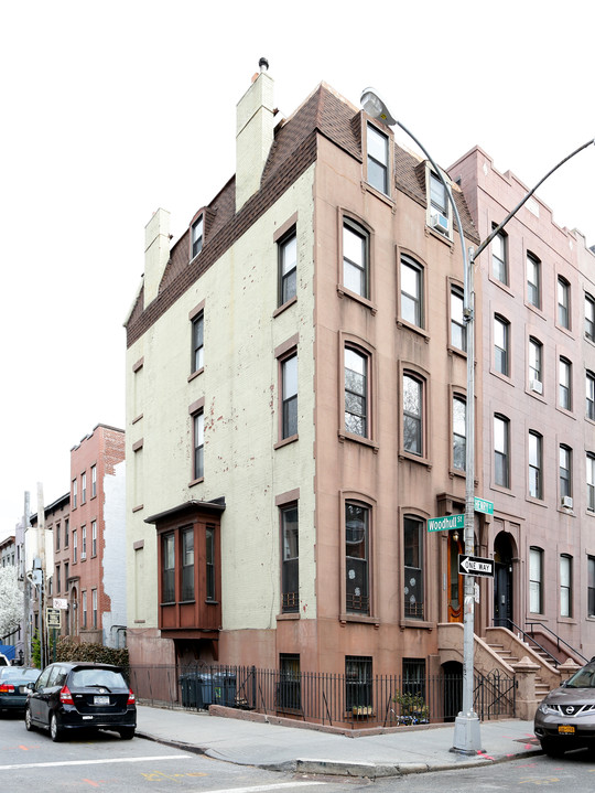 590 Henry St in Brooklyn, NY - Building Photo