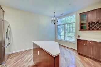 612 Kensington Ln in Livingston, NJ - Building Photo - Building Photo