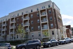 6803 Cameron Dr NW, Unit #penthouse 3 in Washington, DC - Building Photo