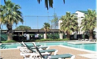 2816 S Bartell Dr in Houston, TX - Building Photo