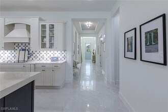 8963 Gustavia Ct in Naples, FL - Foto de edificio - Building Photo