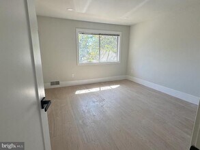 2218 Jensen Pl in Herndon, VA - Building Photo - Building Photo