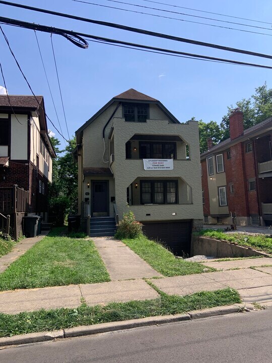403 Probasco St in Cincinnati, OH - Building Photo