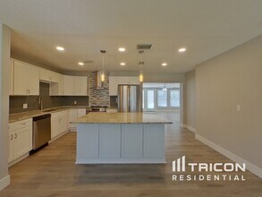 4102 W Bay View Ave in Tampa, FL - Building Photo - Building Photo