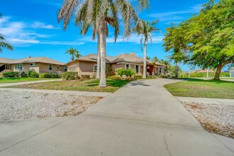381 Worthington St in Marco Island, FL - Building Photo - Building Photo