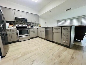 1001 SW 12th Ct in Fort Lauderdale, FL - Building Photo - Building Photo