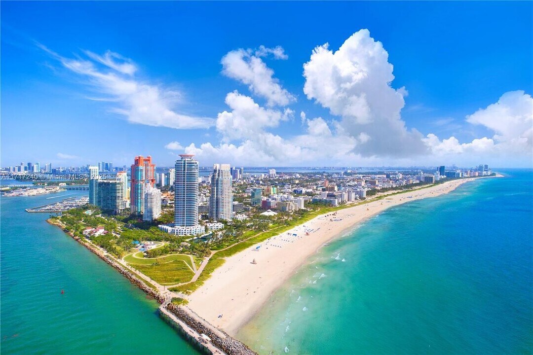 50 South Pointe Dr in Miami Beach, FL - Building Photo