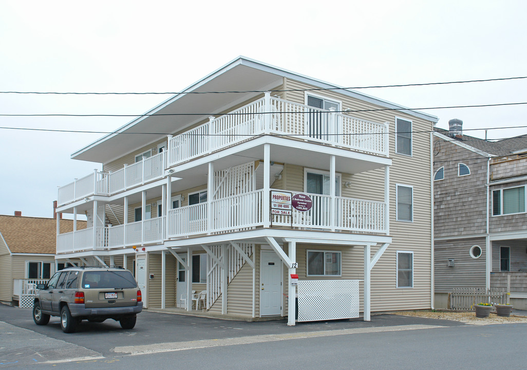 12 Atlantic Ave in Hampton Beach, NH - Foto de edificio