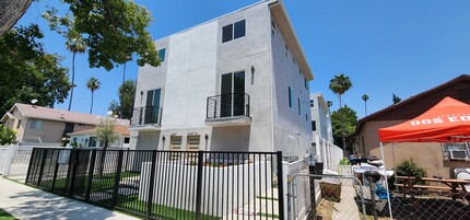 14249 Sylvan St in Van Nuys, CA - Building Photo - Building Photo