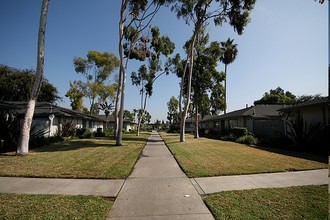 Arbor Glen Apartment Homes in Garden Grove, CA - Foto de edificio - Building Photo