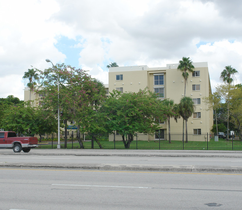 Palmer House in Miami, FL - Building Photo