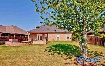 5033 SE Valley Cove Dr in Owens Cross Roads, AL - Building Photo - Building Photo