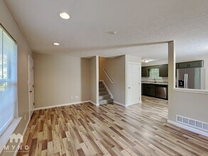 381 Cottonwood Loop in Dallas, GA - Foto de edificio - Building Photo