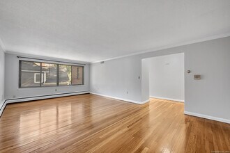 9 Concord St in West Hartford, CT - Foto de edificio - Building Photo