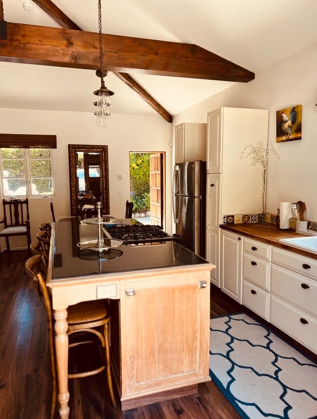 1360 E Valley Rd in Montecito, CA - Building Photo - Building Photo