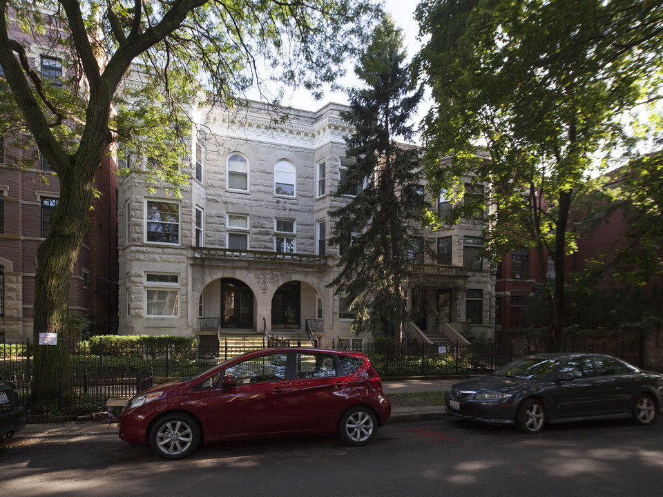 649 W Wrightwood Ave in Chicago, IL - Foto de edificio