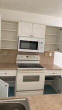 9766 NW 48th Terrace in Doral, FL - Building Photo - Building Photo