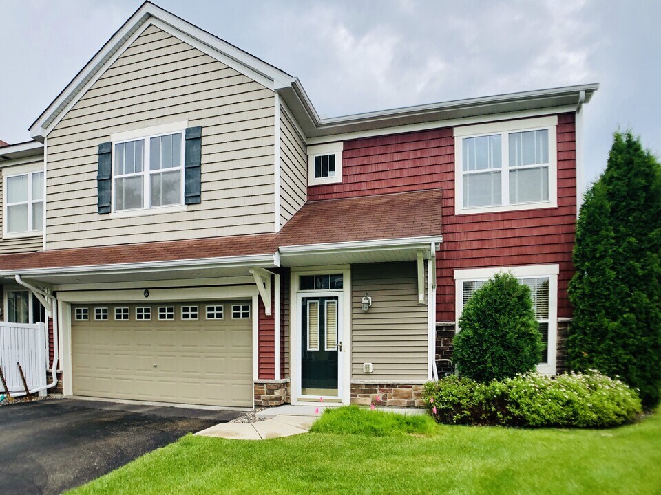 9520 Washington Blvd in Chanhassen, MN - Building Photo