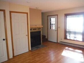 221 Pioneer Dr in Bozeman, MT - Foto de edificio - Building Photo