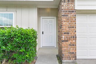 142 Pequin Rd in Crosby, TX - Foto de edificio - Building Photo