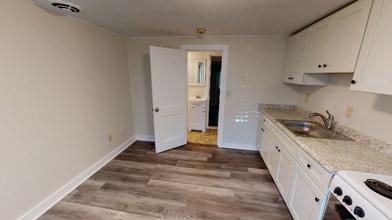 187 West St, Unit 14 in Hatfield, MA - Foto de edificio - Building Photo