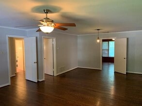 6902 E Mockingbird Ln in Dallas, TX - Building Photo - Building Photo