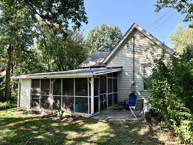 341 S Jackson St in Bloomington, IN - Building Photo - Building Photo