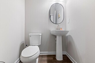 1010 Valley Rock Dr in Lithonia, GA - Foto de edificio - Building Photo