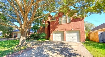 7534 Orchard Hills Ln in Sugar Land, TX - Building Photo
