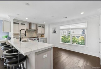 34 Village Green Dr in Southampton, NY - Building Photo - Building Photo