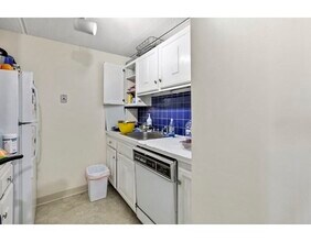 12 Ellery St-Unit -303 in Cambridge, MA - Building Photo - Building Photo