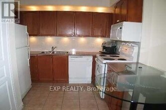 200-1200 Burnhamthorpe Rd E in Mississauga, ON - Building Photo - Building Photo