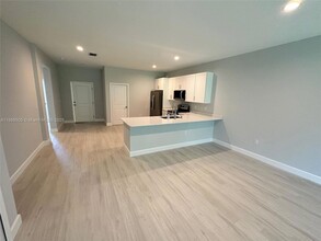 10385 Port Everglades St, Unit 2 in Port Charlotte, FL - Building Photo - Building Photo