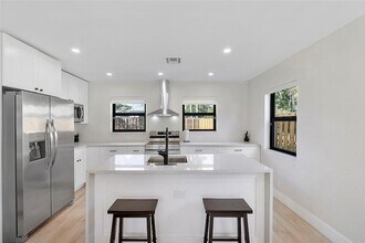 513 NW 17th Ave in Fort Lauderdale, FL - Building Photo - Building Photo