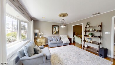 827 Savitt Pl in Union, NJ - Foto de edificio - Building Photo