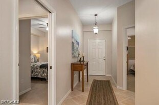 450 Launch Cir in Naples, FL - Building Photo