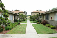 2619 Santa Ana Ave in Costa Mesa, CA - Foto de edificio - Building Photo