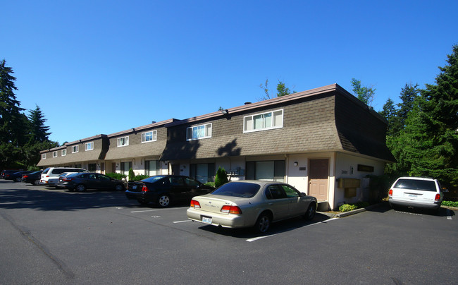 Woodlake Townhomes in Edmonds, WA - Building Photo - Building Photo