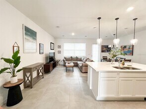 868 Longboat Dr in Davenport, FL - Foto de edificio - Building Photo