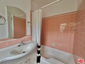 1728 El Cerrito Pl in Los Angeles, CA - Building Photo - Building Photo