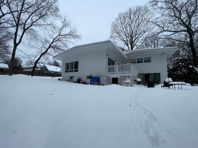 property at 20 Greenleaf Dr