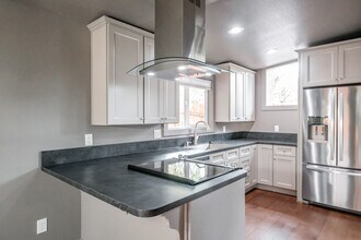 837 Woodmansee St SE in Salem, OR - Building Photo - Building Photo